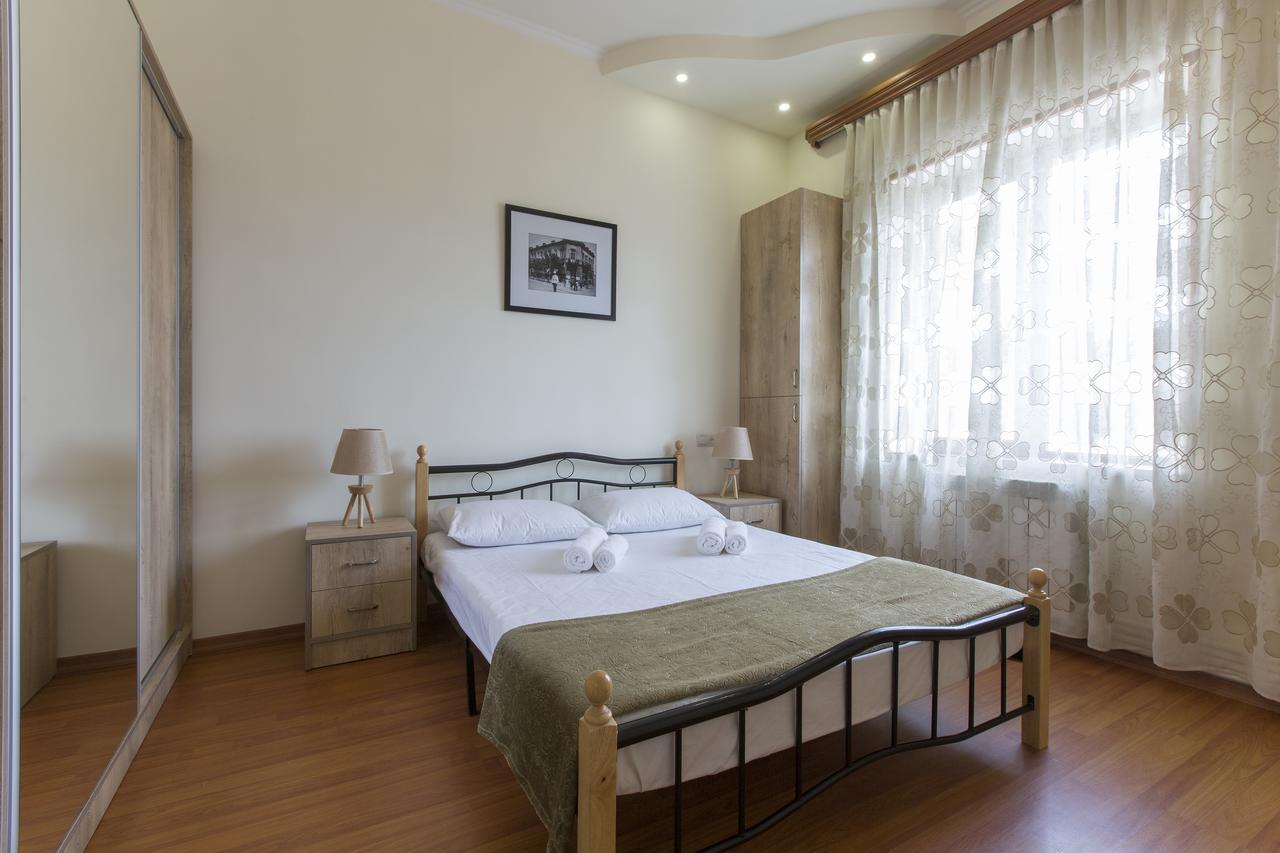 Umba Apartment N1 Yerevan Bagian luar foto