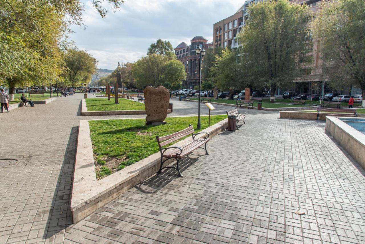Umba Apartment N1 Yerevan Bagian luar foto